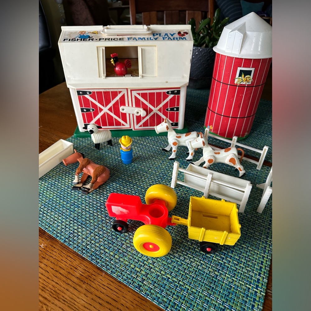 Vintage Fisher Price Play Family Farm #915, 1967 NY - Picture 2 of 9